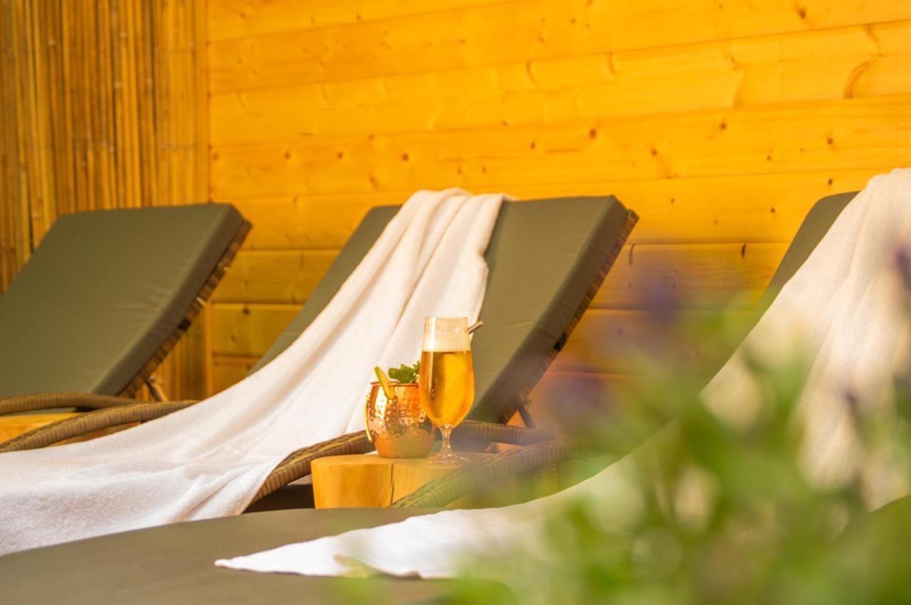 Wellness Mitten In Der Wasserfallstadt Triberg Triberg im Schwarzwald Exterior photo