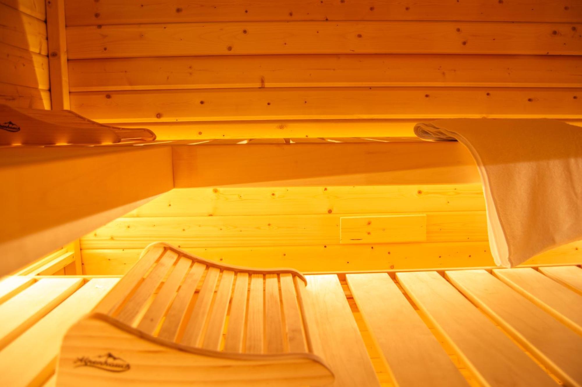 Wellness Mitten In Der Wasserfallstadt Triberg Triberg im Schwarzwald Exterior photo